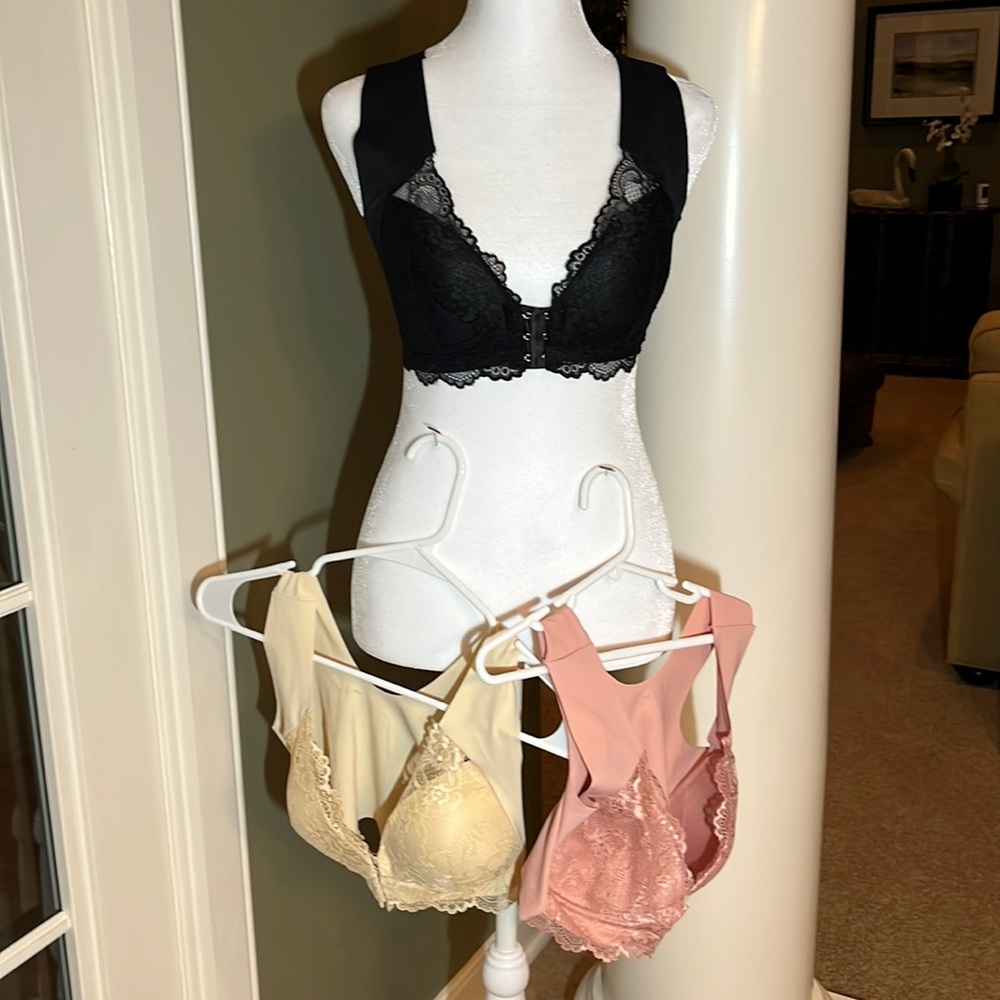 New 3 pack bra size XL (Runs small)
